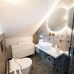 Luxury House - Small Heated Pool