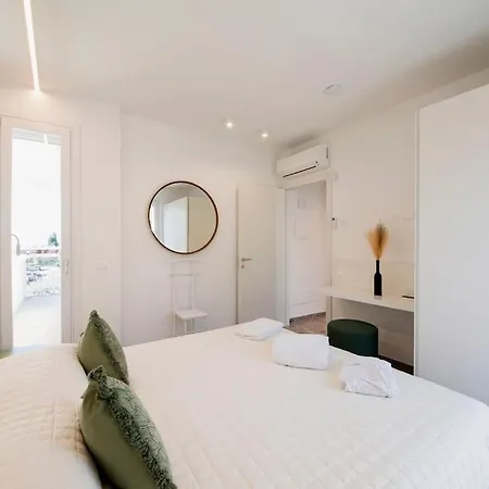 Apartment Luxury House - Heated Jacuzzi