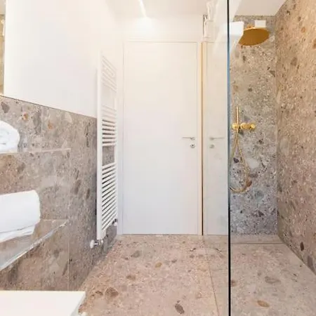 Luxury House - Heated Jacuzzi